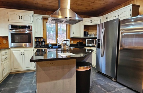 Ludlow Ski Chalet | Ski In/Out Luxury 8BR Okemo Chalet on Sachem Trail Sleeps 22 Adults