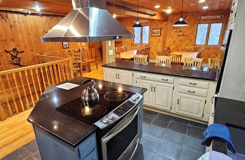 Ludlow Ski Chalet | Ski In/Out Luxury 8BR Okemo Chalet on Sachem Trail Sleeps 22 Adults