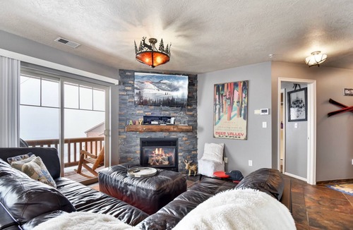 Park City Condo | Ski The Best At A Great Price! 2 Minutes From Deer Valley Gondola.