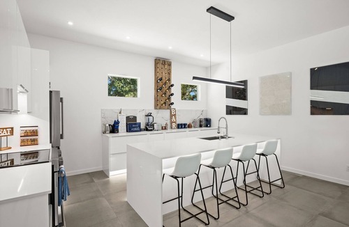 Arlington Park House | SKY BLUE Sarasota. Pool Home. Build 2023. Option for up 18 guests