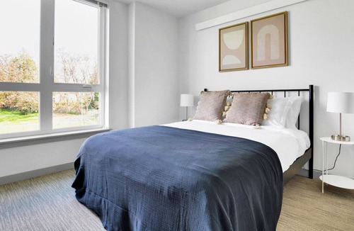 Columbia City Apartment | Sleek Columbia City 2BR w/ W/D & Gym, steps to Light Rail, by Blueground