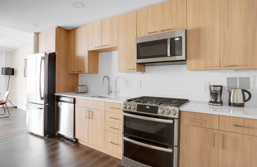 Crystal City Apartment | Sleek Crystal City 1BR w/Gym & Concierge, steps to Metro, by Blueground
