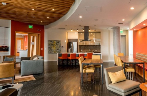 West Bellevue Apartment | Sleek Downtown Bellevue Studio w/Gym, W/D, near shops, by Blueground