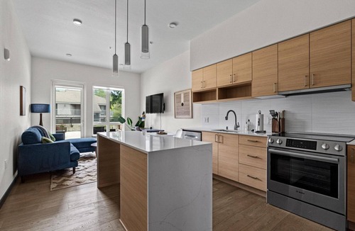 Totem Lake Apartment | Sleek Kirkland 1BR w/W/D, nr Groceries & Shopping, by Blueground