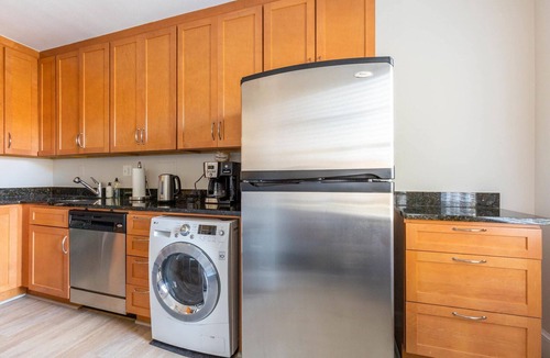 Old Town North Apartment | Sleek Old Town North 1BR w/Gym & Rooftop Pool, nr Museums, by Blueground