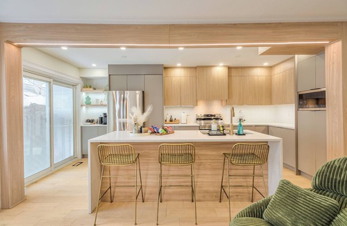Whitby House | Sleep 8 | Toronto Hub| Thermëa Spa | Iroquois Park