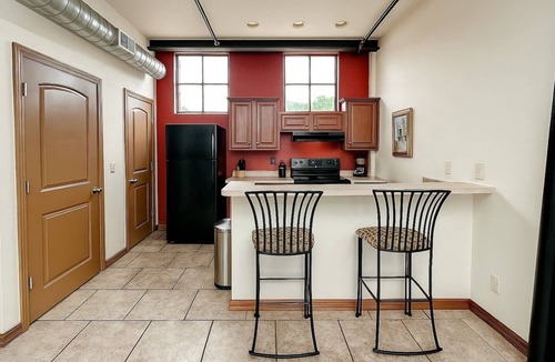 Downtown Springfield Apartment | Sleepover | Pristine 2BD/1BA Condo - Downtown SGF