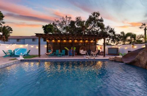 South Bradenton House | Sleeps 10 - Heated Pool & Slide - Games-Min to IMG