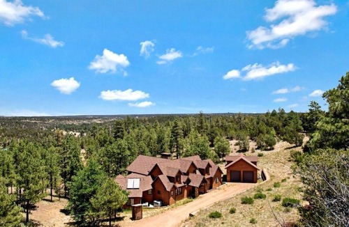 Heber House | Sleeps 20+ 7-Bed Forest Lodge 4.5-Acre Private Estate With Mountain Views!