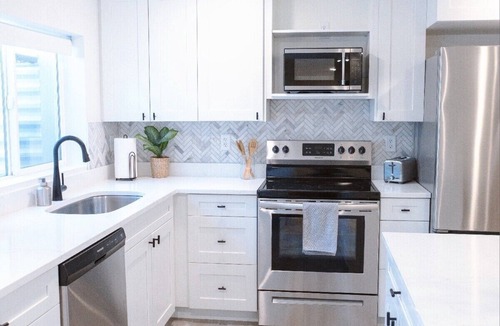 Orem House | Sleeps up to 20! 5000sqft 6bd/3.5ba. Basement apartment. 2 kitchens.Luxury Home
