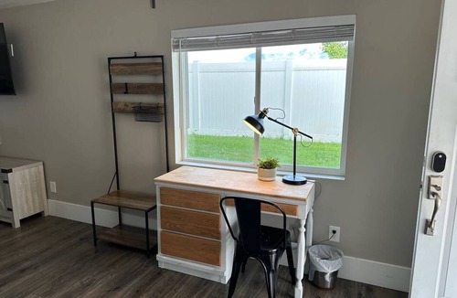Sunset Heights Apartment | Sleepy Ridge Studio, Self Check-in, Free Parking