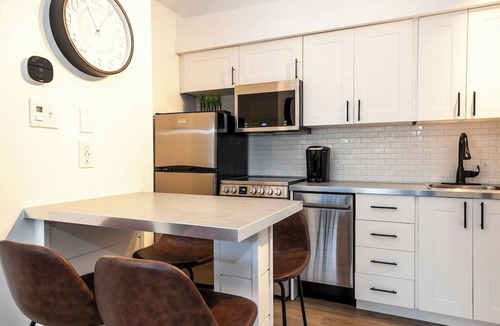 Craigleith Apartment | Slopeside Terminal - Pool, Shuttle & Private Patio