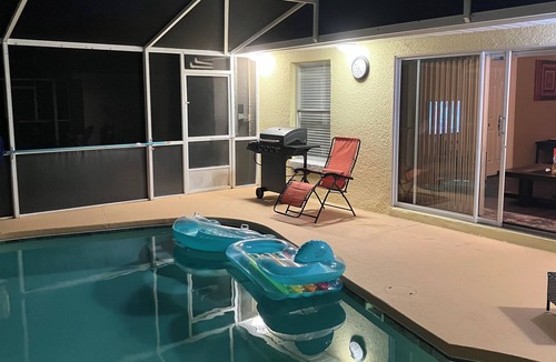 Wellington Villa | Snowbird friendly, modern interior, 15 minutes from Disney