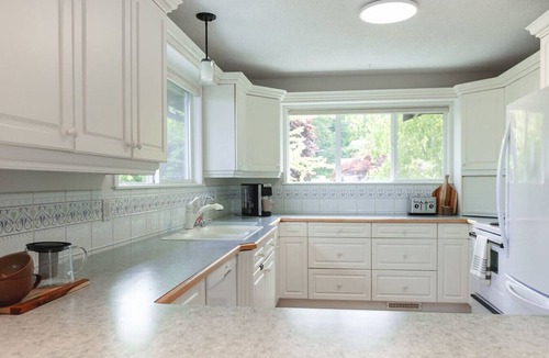 Regional District of Nanaimo House | Soar Above the Sea at Eagle’s Perch Oceanfront Retreat