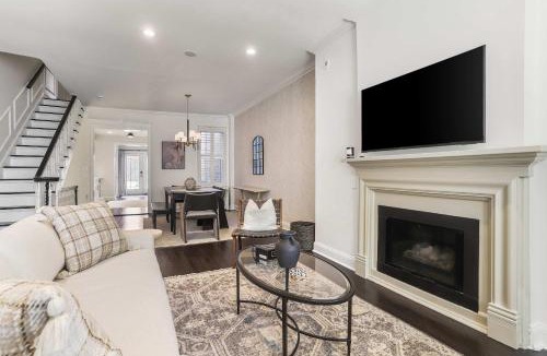 Dupont Circle Apartment | Sojourn Chic 3BD in DC's West End