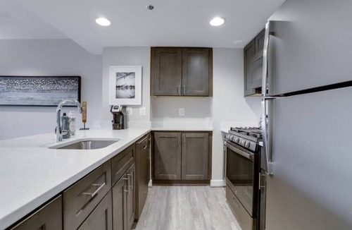Court House Apartment | Sojourn |Courtland Towers | Great Views