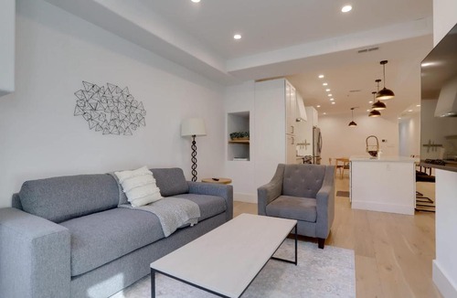 Stanton Park Apartment | Sojourn's Stanton Park Home Sleeps 4