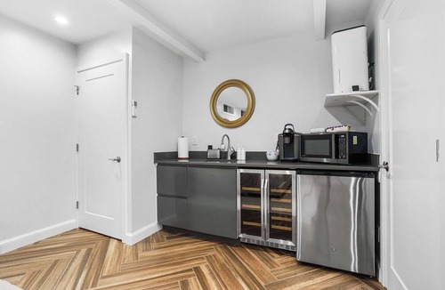 Georgetown Apartment | Sojourn Sleek Georgetown Studio with Patio