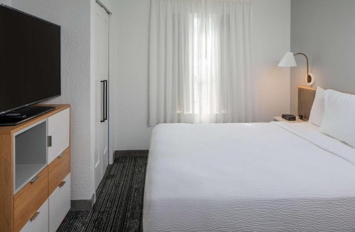 Falls Church Hotel | Sonesta Simply Suites Falls Church