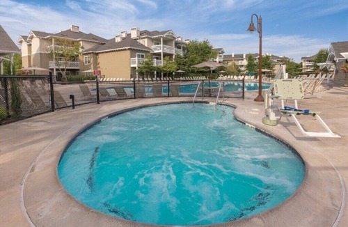 Windsor Condo | Sonoma | Wine & Vineyard Days | Pool | 3BR Penthouse Sleeps 6
