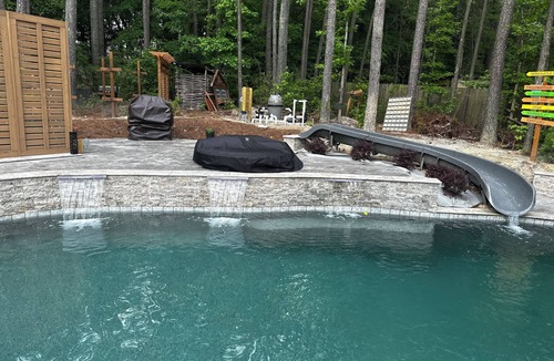 Creedmoor House | Soothing 4-bedroom house with AC and pool with slide in charming Creedmoor