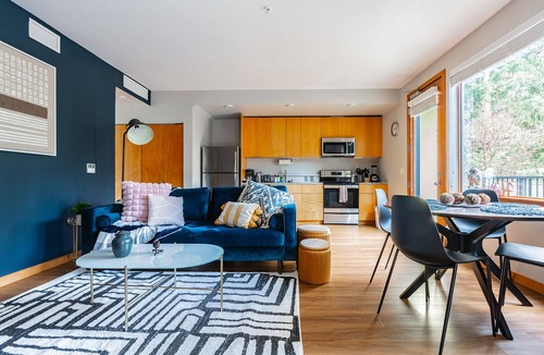 Northwest Bellevue Apartment | Sophari East: Bellevue Apartments