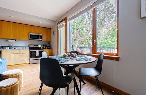 Northwest Bellevue Apartment | Sophari East: Bellevue Apartments