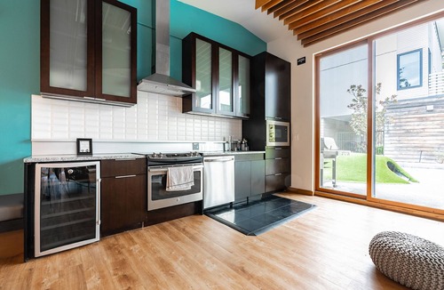 Northwest Bellevue Apartment | Sophari East: Bellevue Apartments