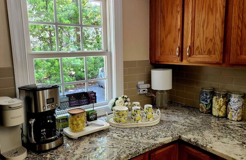 Cary House | Sophie’s Vintage Cottage - Next to Matthews House & Walkable to Downtown Cary