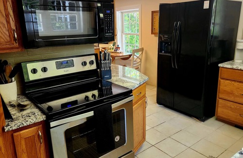 Cary House | Sophie’s Vintage Cottage - Next to Matthews House & Walkable to Downtown Cary
