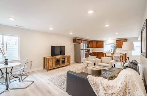 Pleasant Grove House | Sophisticated & Charming Guest Apartment