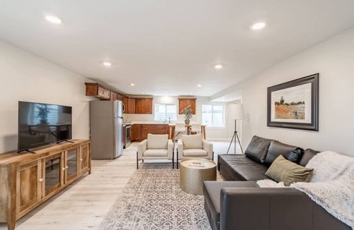 Pleasant Grove House | Sophisticated & Charming Guest Apartment