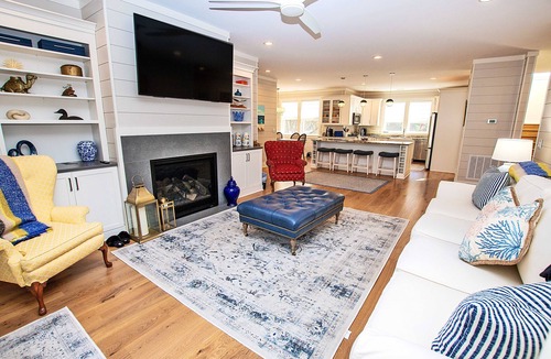 Tuckahoe House | Soundside, Private Pool, Den, Yard, Screened Porch, SH106, Turners Tide