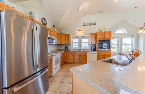Wind Over Waves House | Soundview Dog Friendly w/Pool, Hot Tub, Cargo Lift, Boat and Windsports Access