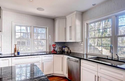 Donaldson Run House | Southern-Style Home w/Luxe Kitchen: 15 Min to DC!