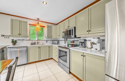 Amherst Ski Chalet | Spa, Game room, Waterfront | Le Refuge Vert