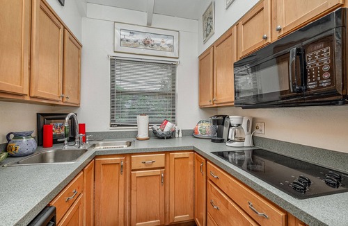 Melbourne House | Space Coast Vacation Home Golf Beach Fishing Disney Pool Convenient spacious !