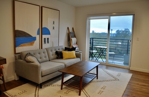 Capitol Hill Condo | Space Needle and Mountain View. Top-Floor Condo