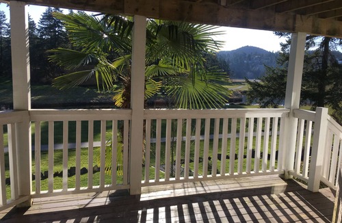 Regional District of Nanaimo House | Spacious 2 bedroom suite on Prestigious Fairwinds Golf Course