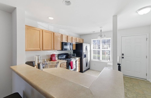 Northeast Raleigh House | Spacious 2 bedrooms townhouse by the Greenway/Pool access