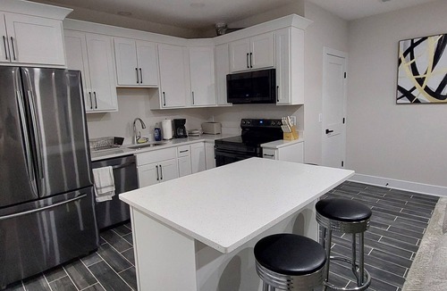Stafford Apartment | Spacious 3-bedroom & 2 baths apartment for your Quantico & DC Stay with WiFi