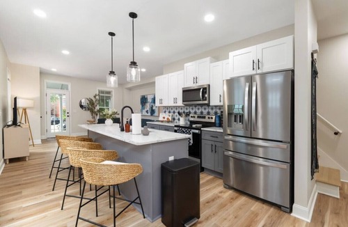 Victorian Village House | Spacious 3-Bedroom Home with King Suite, Parking Permits, and Prime Location Near Downtown Columbus