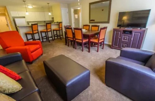 Branson Resort | Spacious 3 BR Suite adjacent Thousand Hills Golf near center of Theater Strip