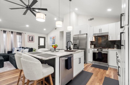 Belvedere Park House | Spacious 3BR 3BA Home Modern Renovation