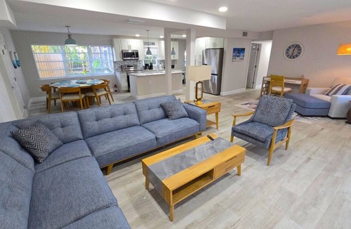 South Sarasota House | Spacious 3BR Retreat King Beds Close to Siesta Key