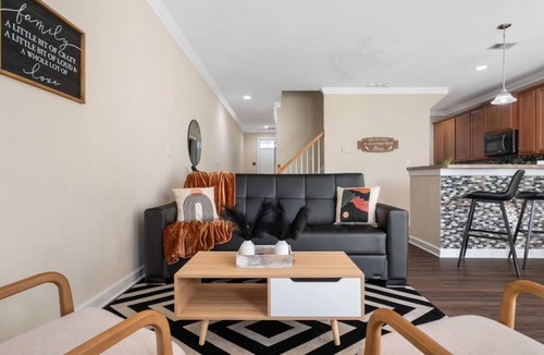 Northeast Virginia Beach House | Spacious 3BR townhome. 1 mile to the Oceanfront & The Dome