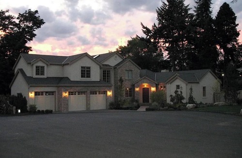 Mercer Island House | Spacious 4-bedroom house in beautiful Mercer Island with AC
