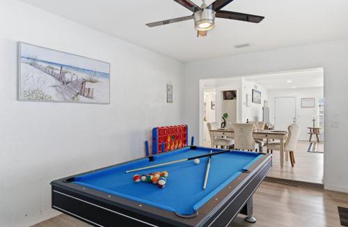 Clearwater House | Spacious 4 bedroom 3 bath Clearwater Vacation House Cowboy Pool Fire Pit Games Close to Clearwater Beach Biking Trail Farmers Markets Harbor Health Spa Baycare Ballpark and Ruth Eckerd Hall Golf Courses