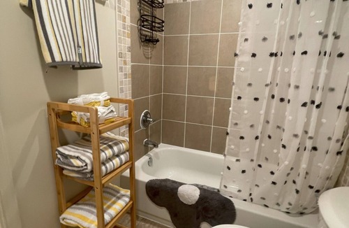 Washington Apartment | Spacious 4-bedroom apartment with AC, WiFi in amazing Washington DC
