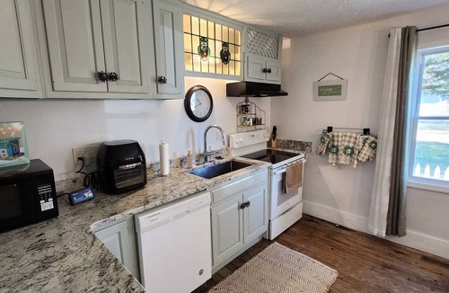 Long Neck Cottage | Spacious 4-bedroom bungalow in enchanting Millsboro with AC
